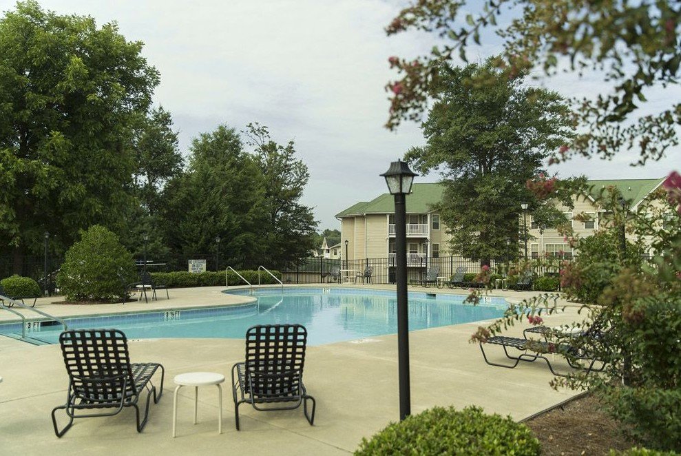 Crescent Pointe pool