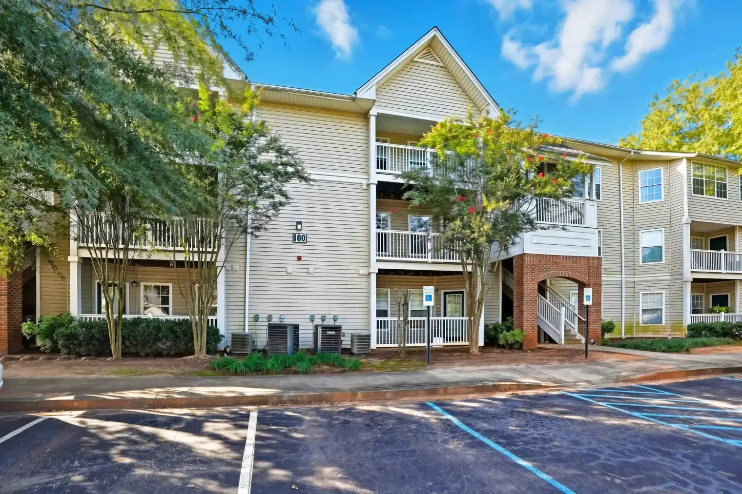 Crescent pointe apartments for rent seneca sc exterior 1