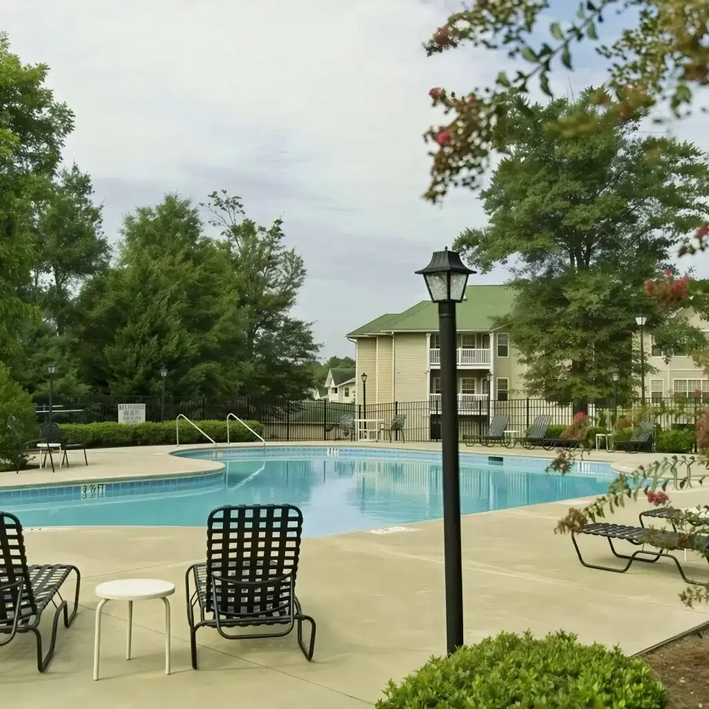 Crescent pointe apartments pool